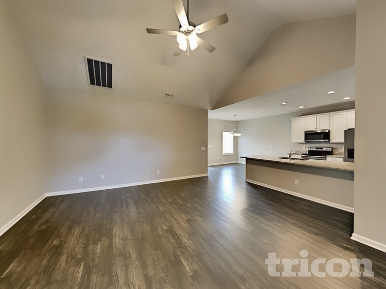 Building Photo - 738 Mitscher Dr