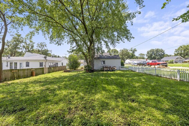 Building Photo - Cozy 3-Bedroom Ranch with Garage in Charming Old Towne Bellevue