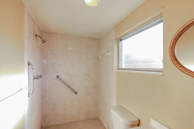 Building Photo - 3724 Redwood Dr