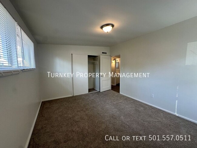 Building Photo - 27 Ivy Dr