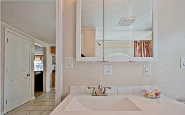 Building Photo - 157 Evans St