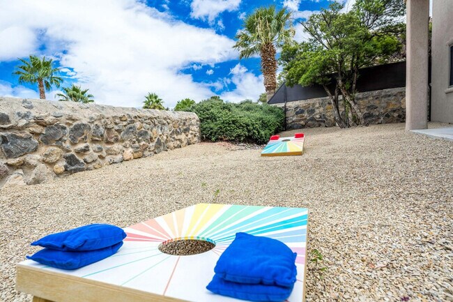 Building Photo - 2711 Sunrise Point Rd