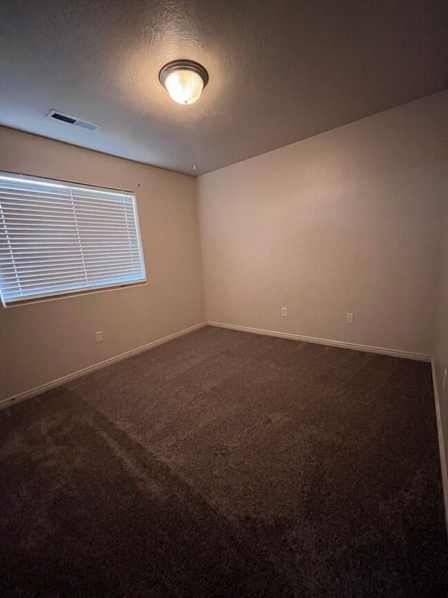 Building Photo - Great 3 bedroom 2 bath home in St George!
