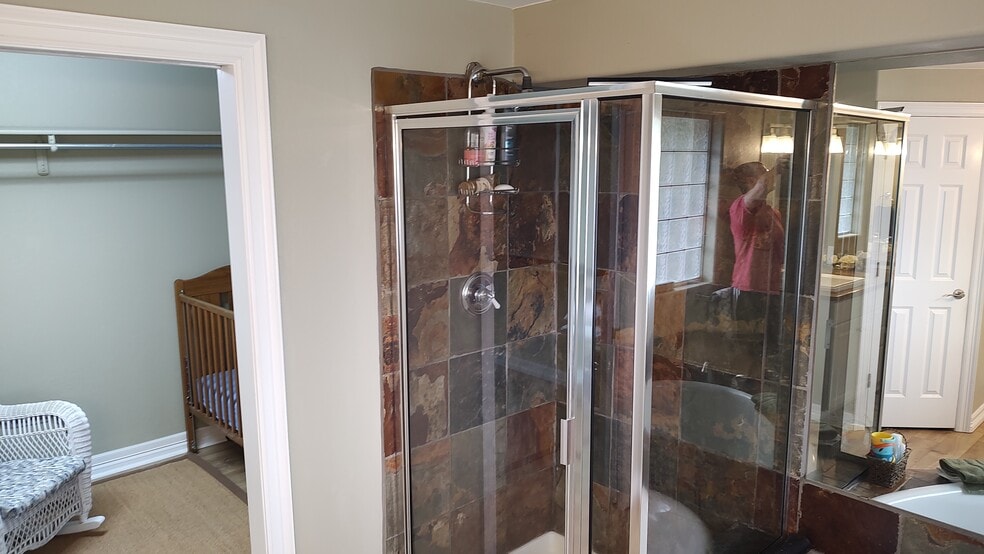 Shower - 2900 Valley Oak Dr