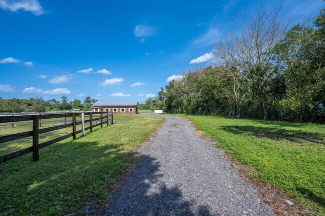 Building Photo - 13717 E Citrus Dr