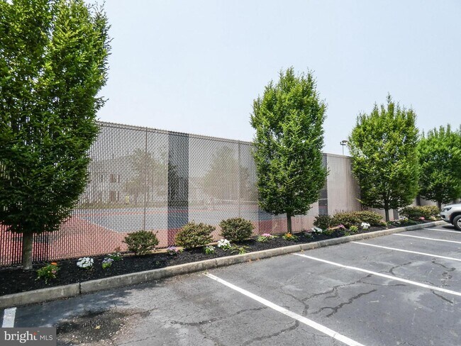 Building Photo - 3403 Wimbledon Way