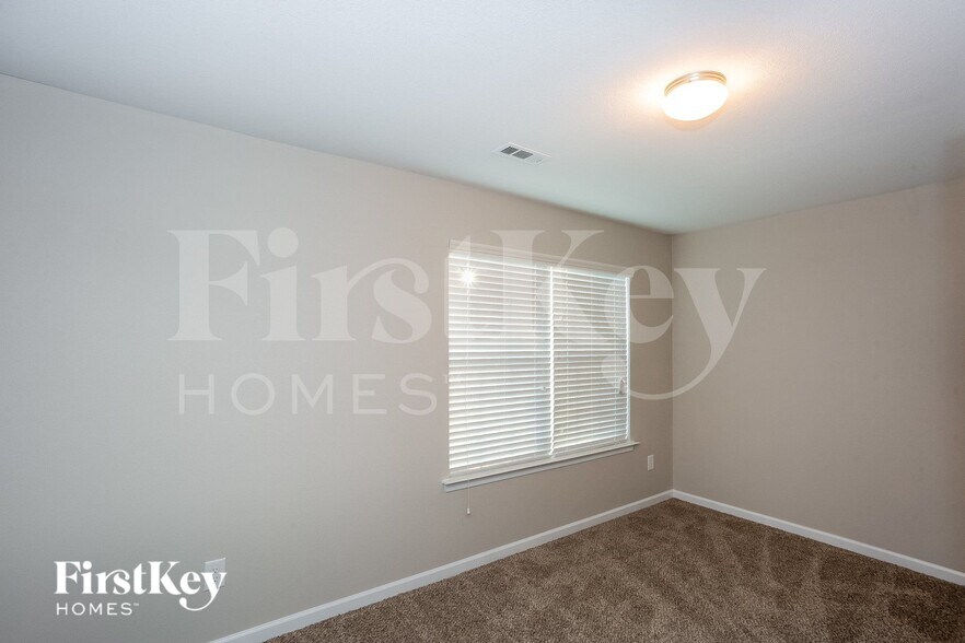 Building Photo - 4924 Abercromby St