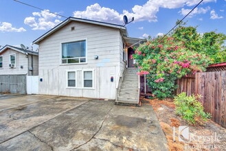 Building Photo - 320 Evans Ave