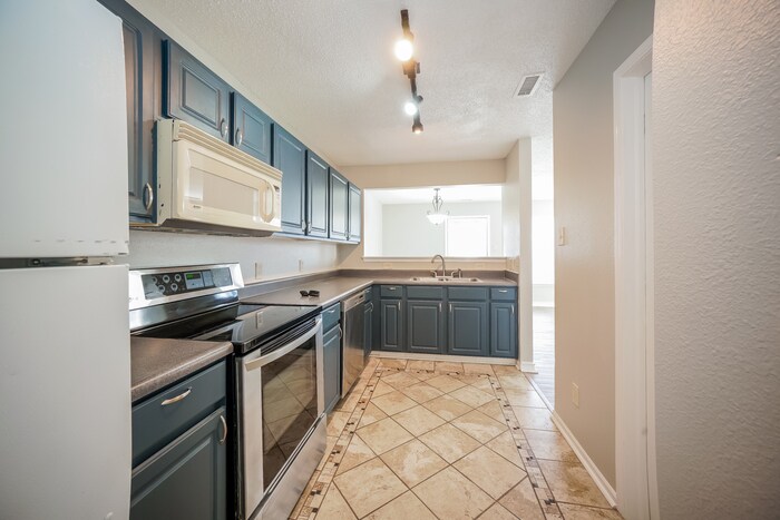 Building Photo - 2347 Layton Ln