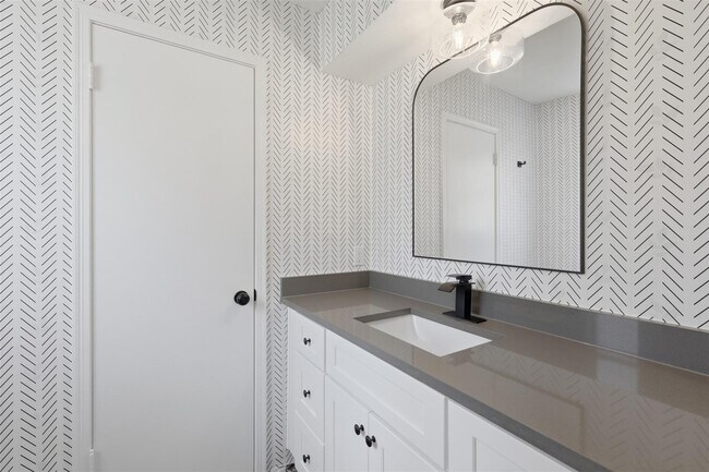 Building Photo - 3930 Cypress Hill Dr