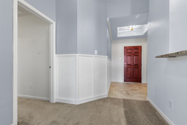 Building Photo - 6806 White River Cir