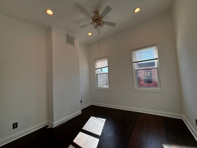 Building Photo - 2313 E Harold St