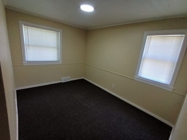 Building Photo - 2263 Delton Ct