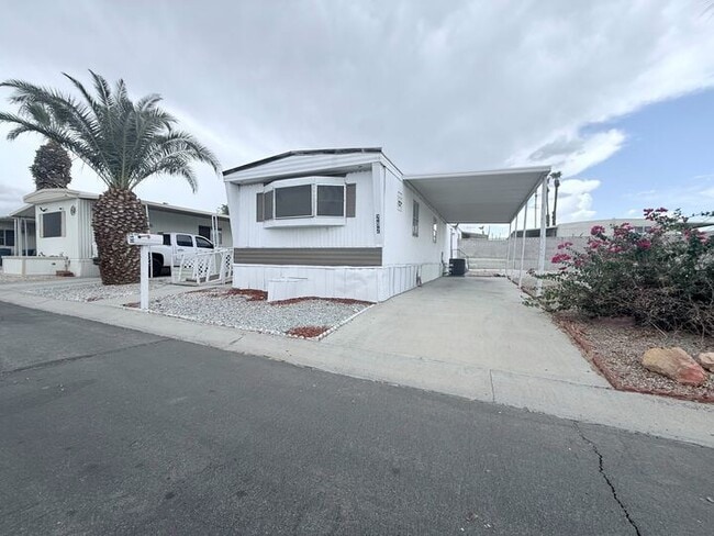 Building Photo - 3601 E Wyoming Ave