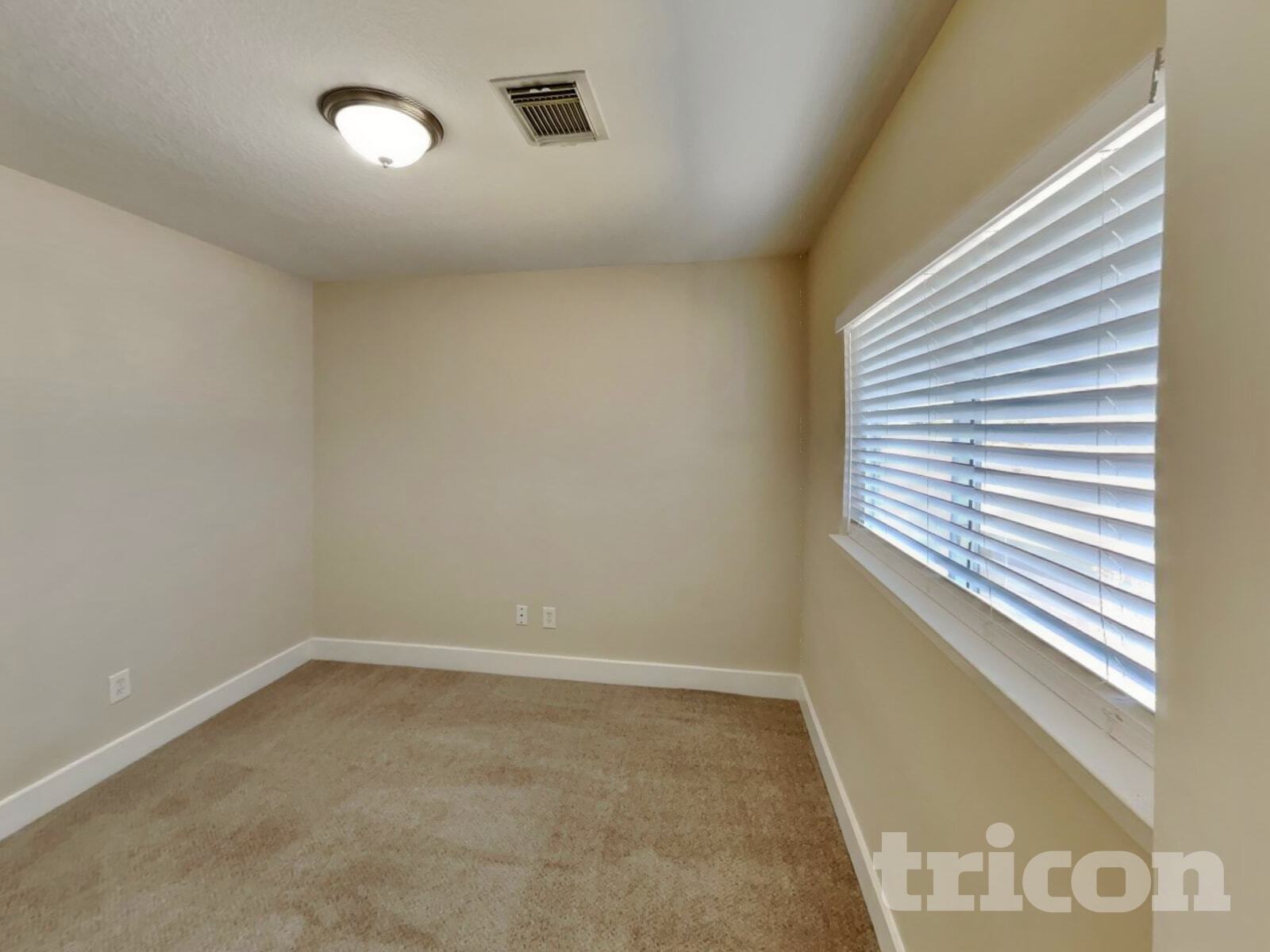 Building Photo - 823 Lightningbug Ln