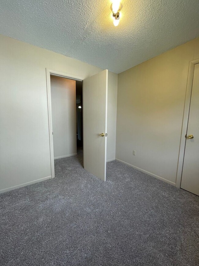 Building Photo - 302 W Neosho St