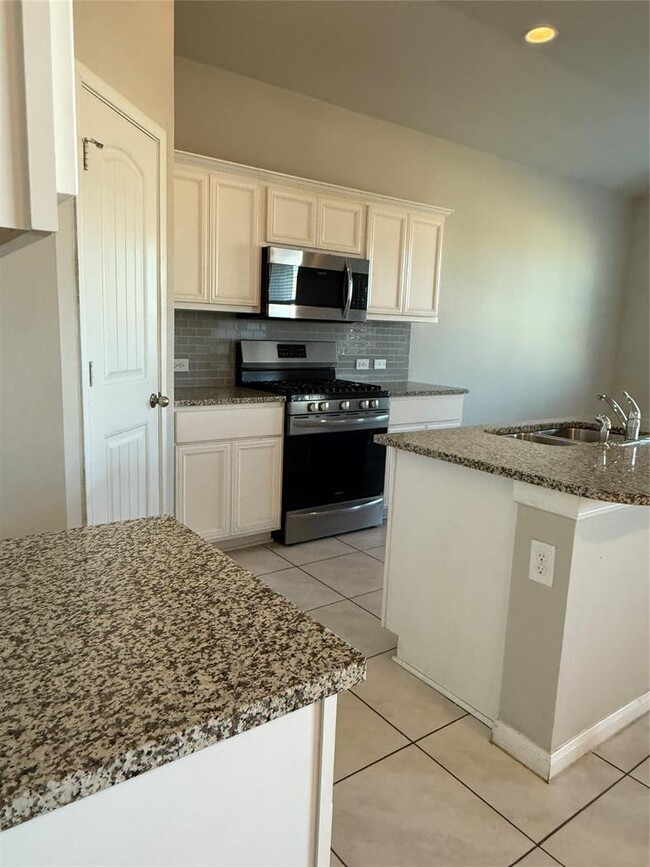 Building Photo - 6516 Ranchito Dr