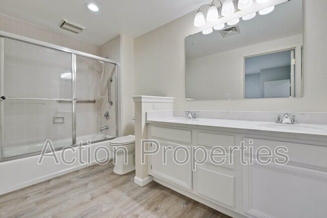 Building Photo - 550 Ortega Ave