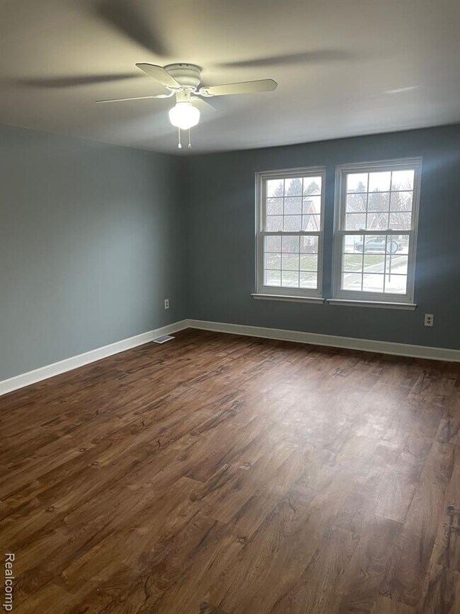 Building Photo - 239 Oxford Lake Dr