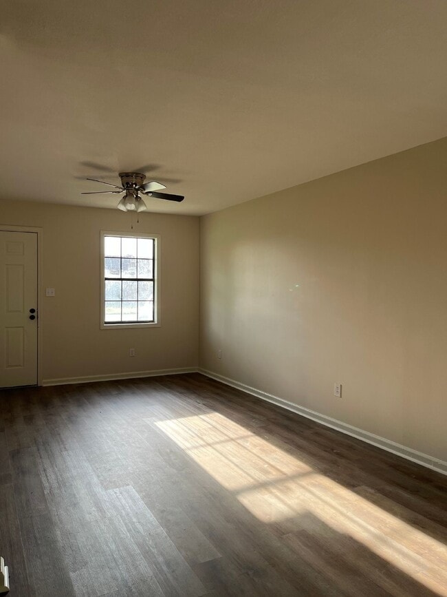 Building Photo - "Charming 3-Bed Home with Cozy 982 Sq. Ft. Living Space on Smith Avenue, Trumann!"