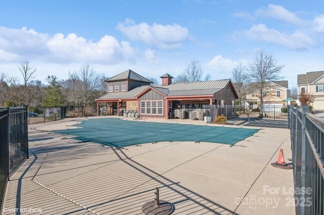 Building Photo - 2327 Crosscut Dr
