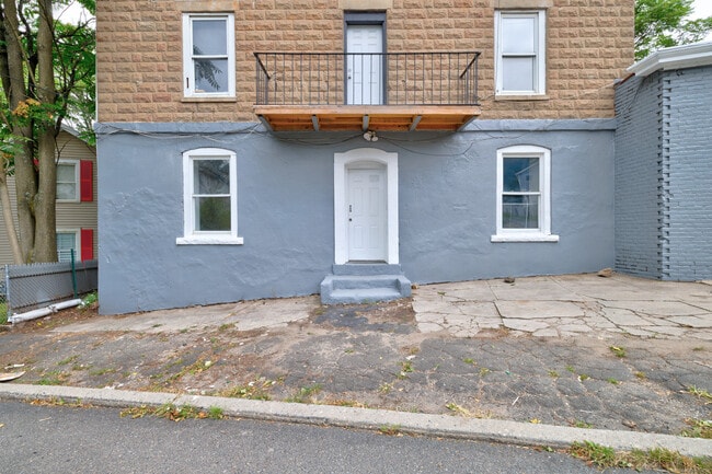 Building Photo - 45 Long Hill Rd