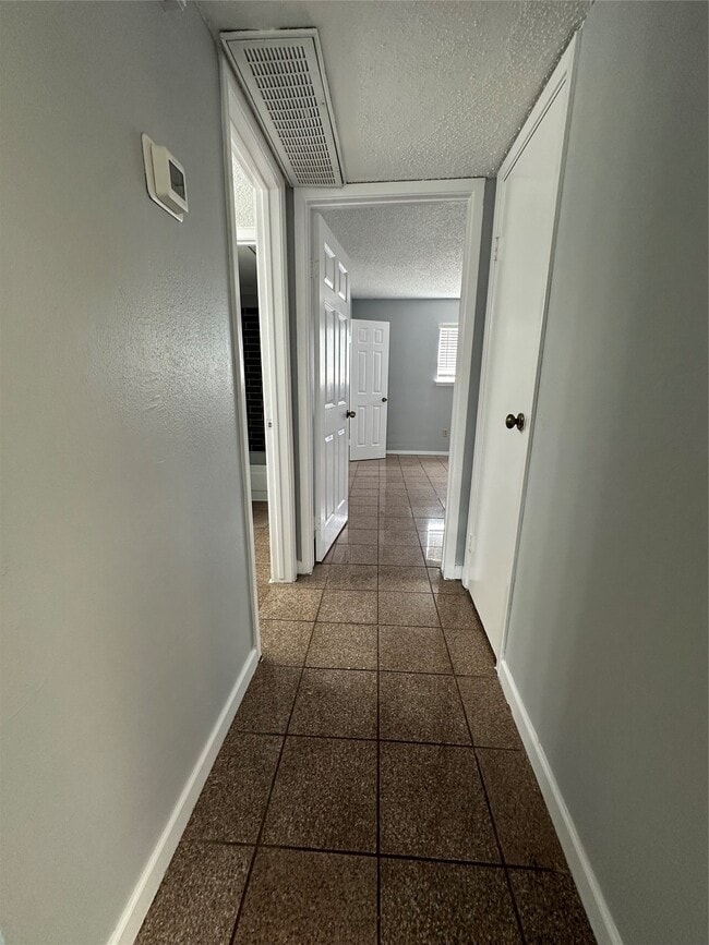 Building Photo - 6701 Sands Point Dr