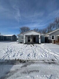 Building Photo - 2532 N Temple Ave