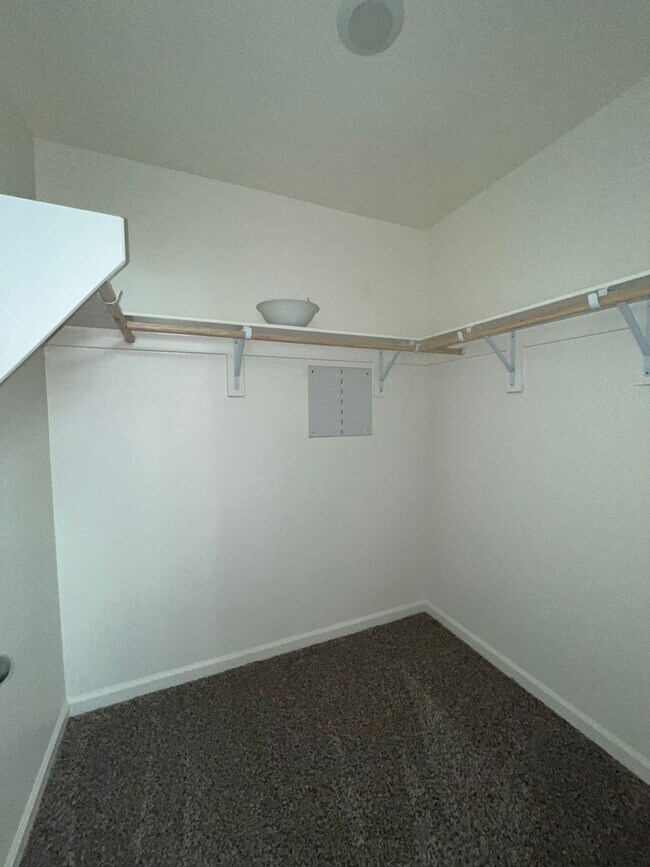 Building Photo - Brand new built! Available Now!