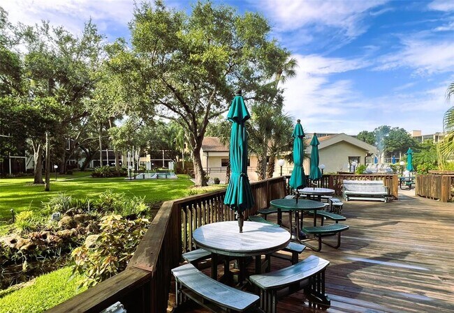 Building Photo - 425 30th Ave W