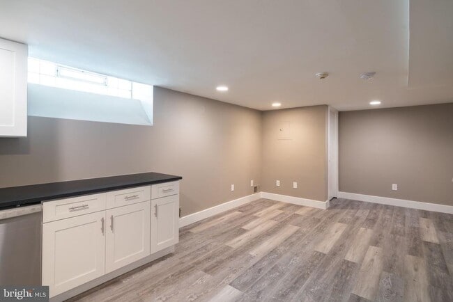 Building Photo - 2351 Christian St