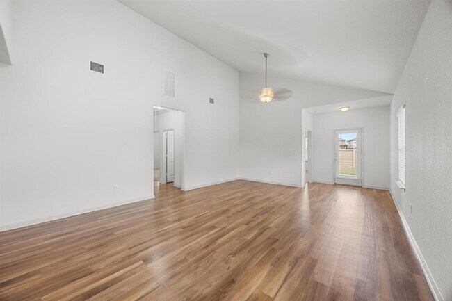 Building Photo - 356 Shiner Ln