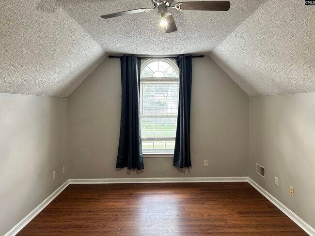 Building Photo - 405 Beech Glen Dr