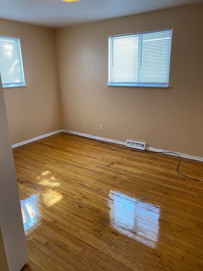 Building Photo - Beautiful Split Level House 3 bedroom 1 ba...