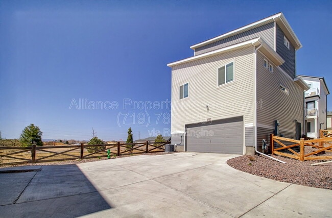 Building Photo - 5732 Thurless Ln