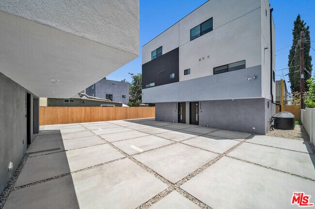 Building Photo - 11524 Emelita St