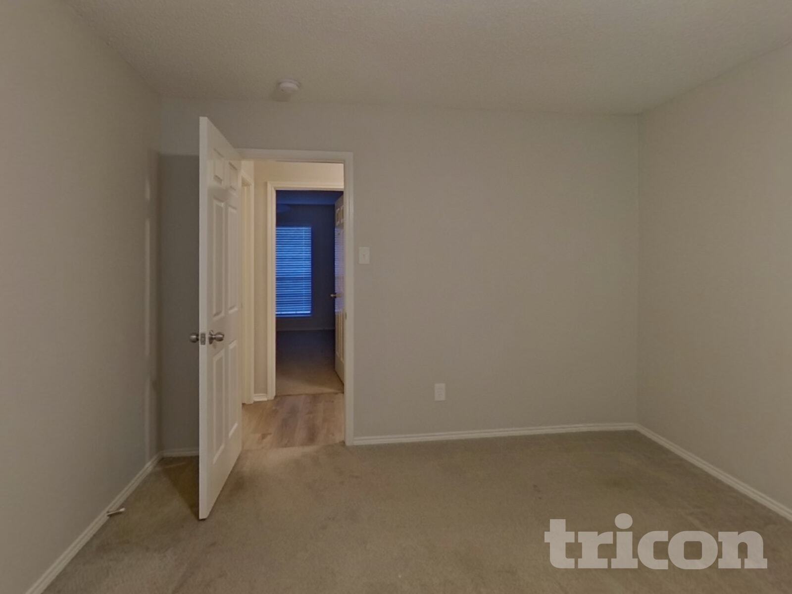 Building Photo - 521 Clover Dr