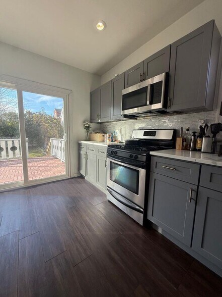 Building Photo - 365 3rd St