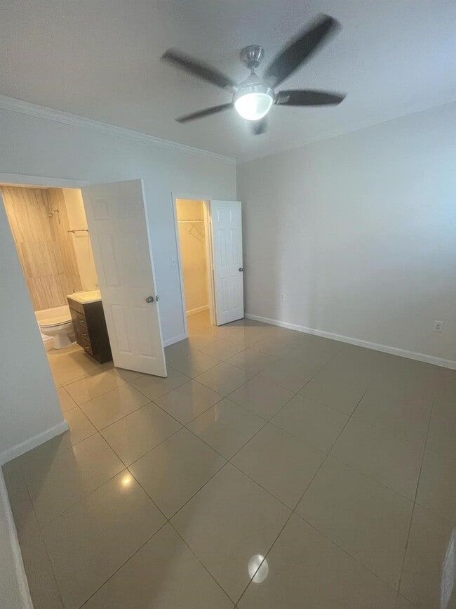 Building Photo - 2101 Bernardo De Galvez Ave