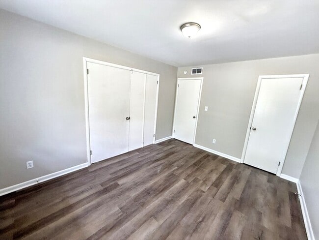 Building Photo - 7740 Rugby Ave