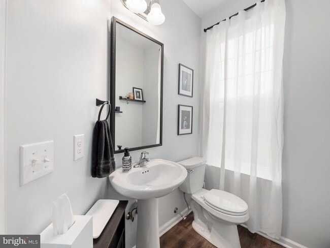 Building Photo - 131 Edgewater Ct