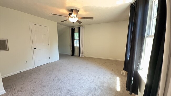 Building Photo - Spacious 4-Bedroom Cul-de-Sac Home with Fenced Yard!