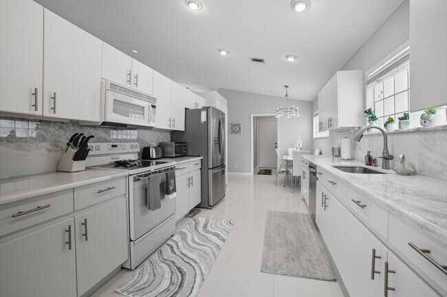 Building Photo - 12573 Coral Lakes Dr