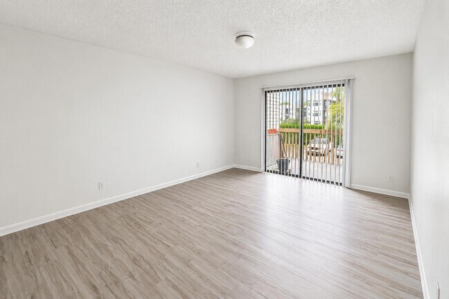 Building Photo - 612 Executive Center Dr