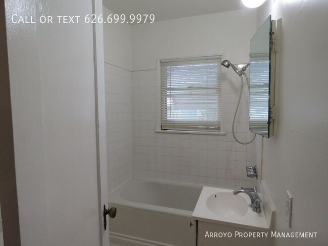 Building Photo - 207 1/2 S Primrose Ave.-