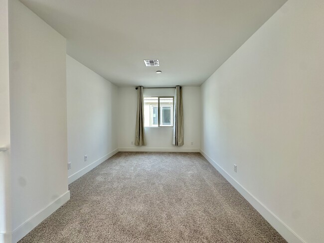 Building Photo - 8044 Texas Hls St
