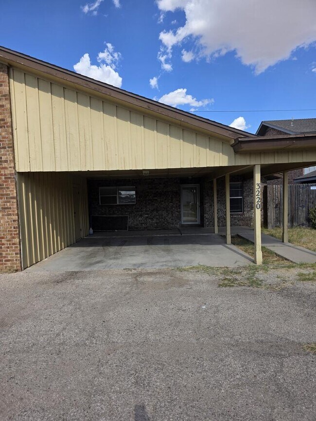 Building Photo - 3220 Tanglewood Ln