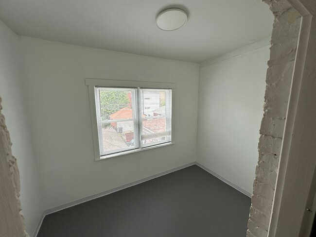 Building Photo - Gunderson #2
