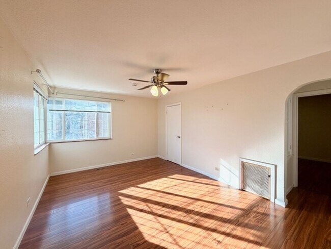 Building Photo - Del Mar Brick Ranch