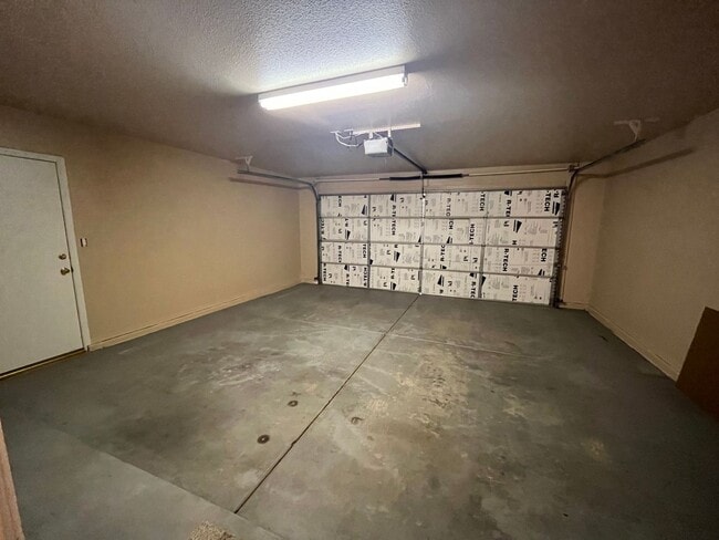 Building Photo - 4 Weeks of Free Rent! - Three bedroom Sing...